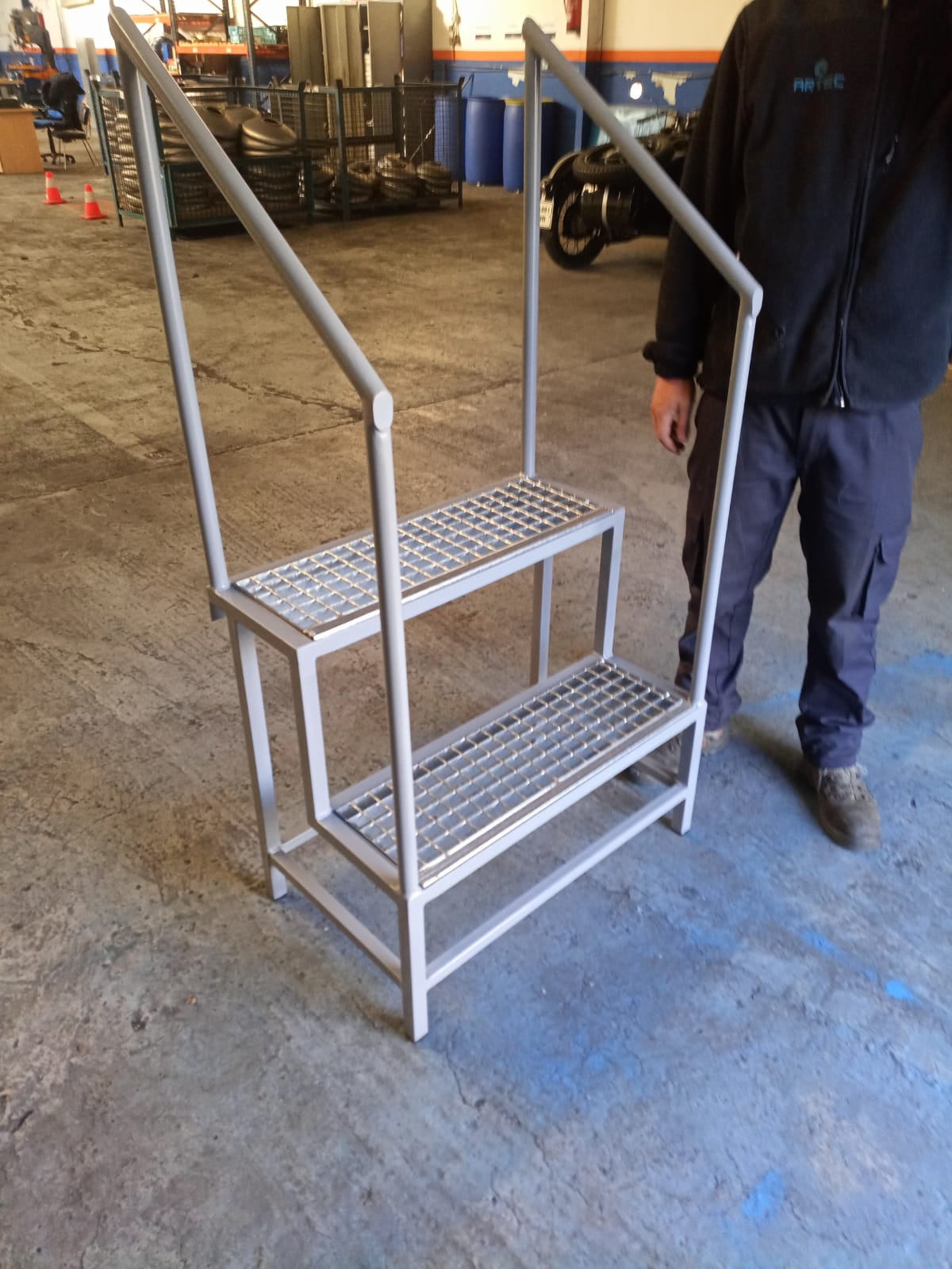 Escalera Industrial con Barandillas