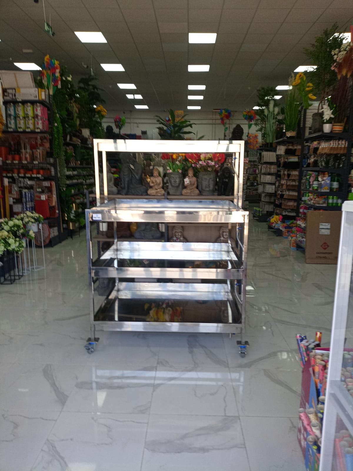 Expositor Inox Montado en Tienda