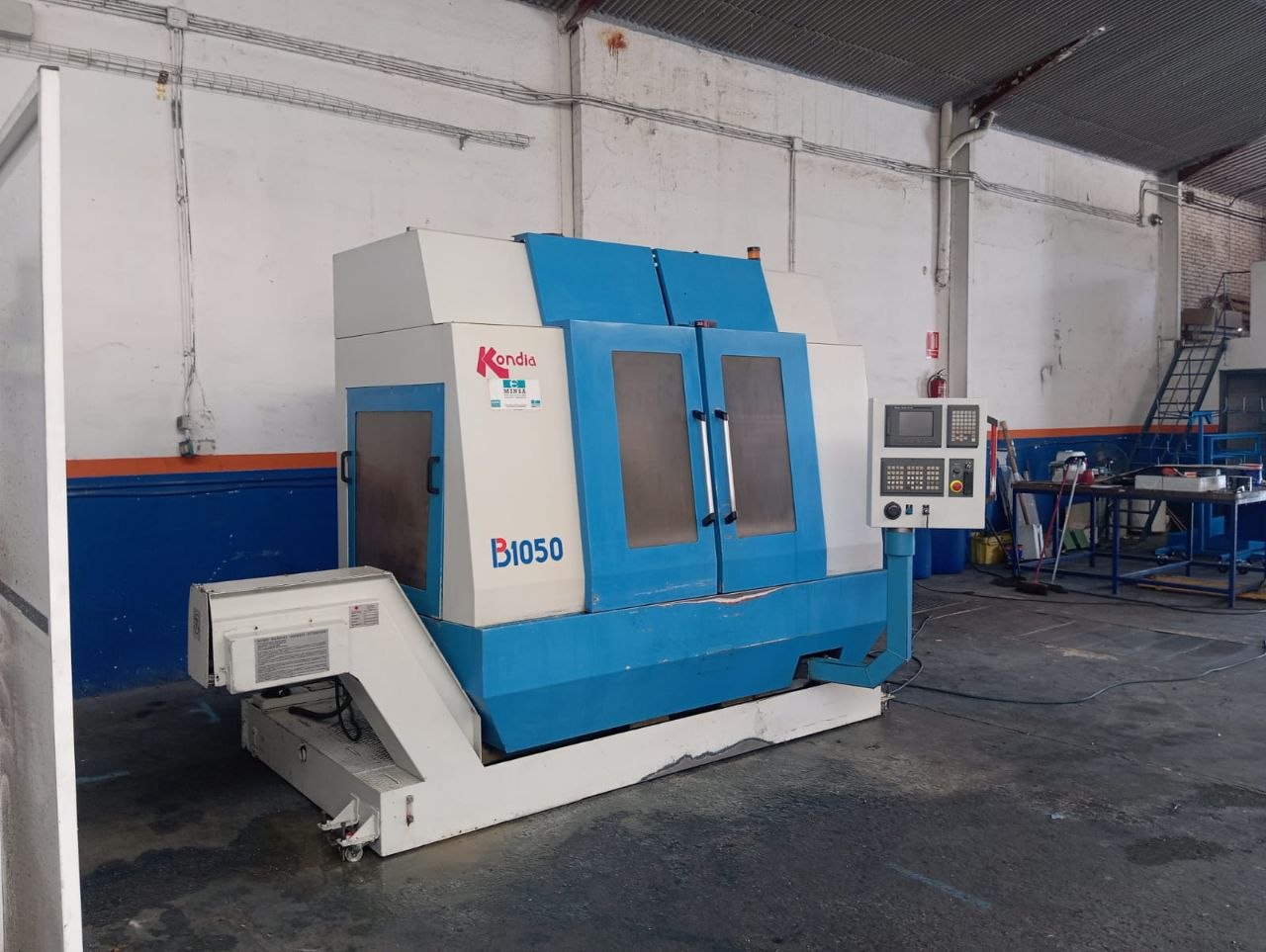 CNC Kondia B1050 — Vista lateral