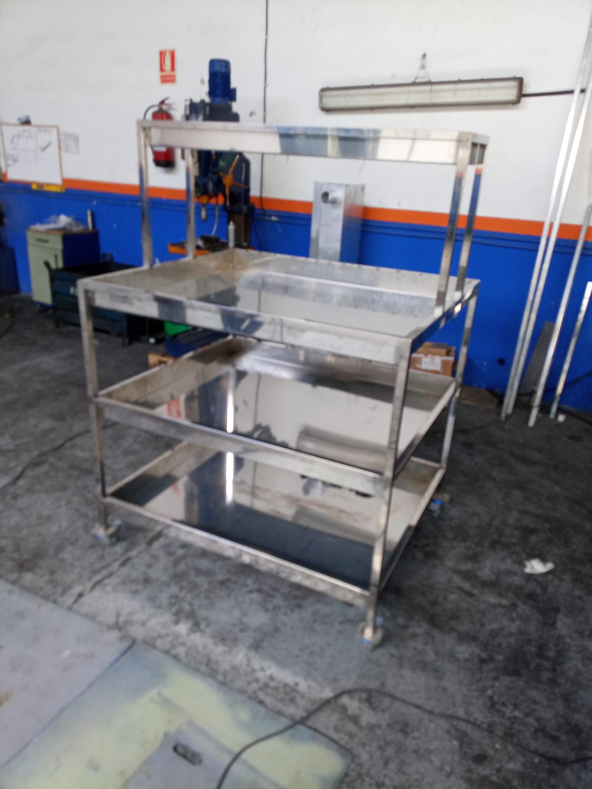 Mesa Inox de 3 Niveles con Balda Superior